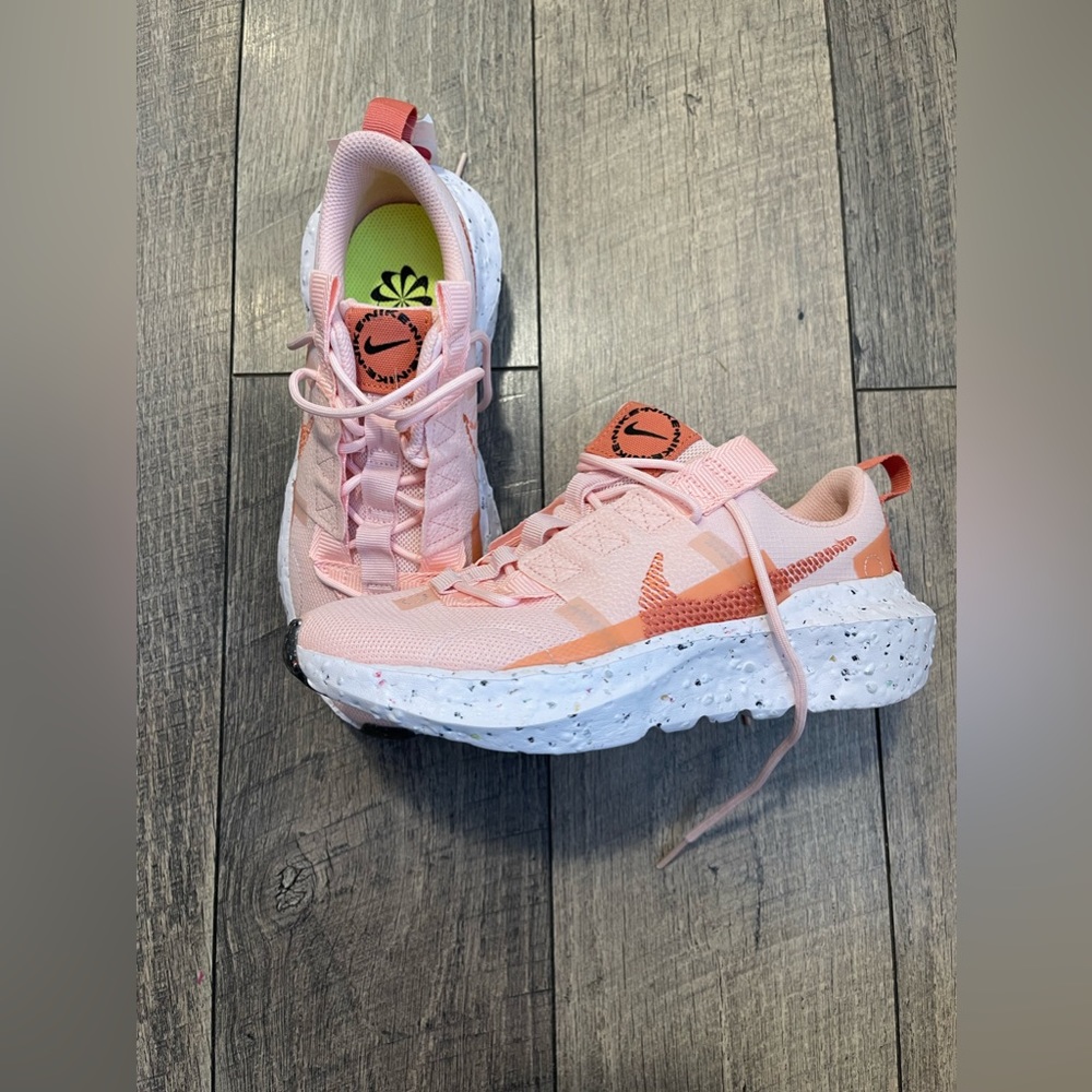 Brand New ladies Nike size 6